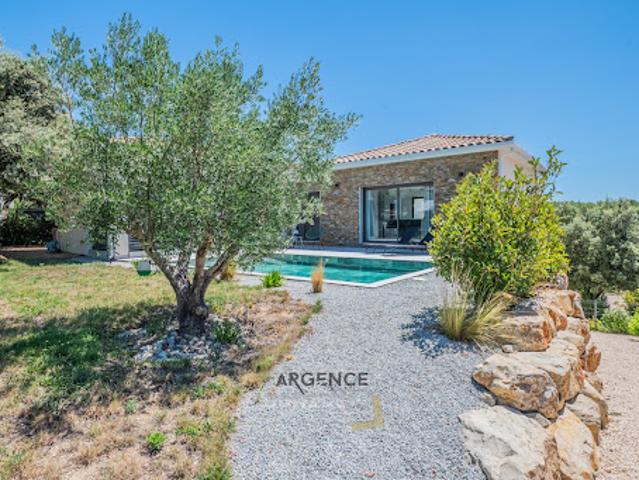 Maison avec piscine et terrasse