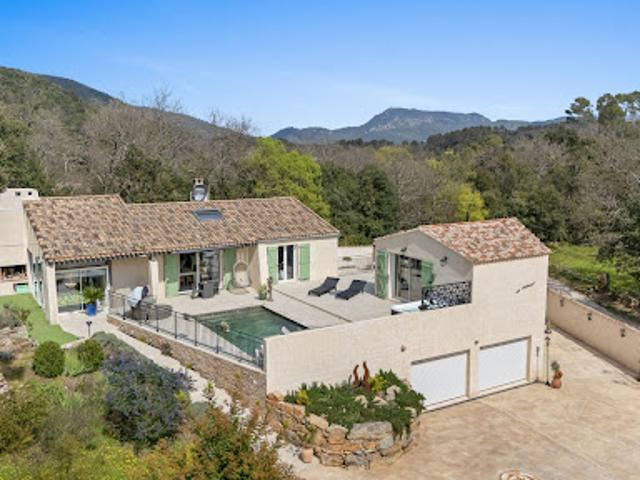 Maison avec piscine et terrasse