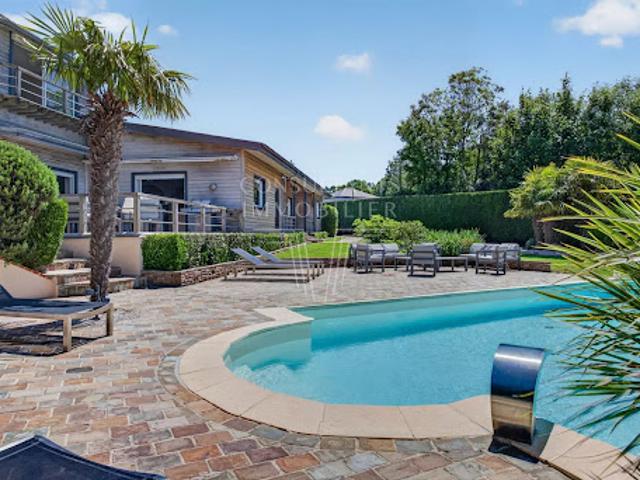 Maison avec piscine et terrasse