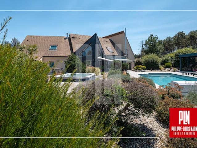 Maison avec piscine et terrasse