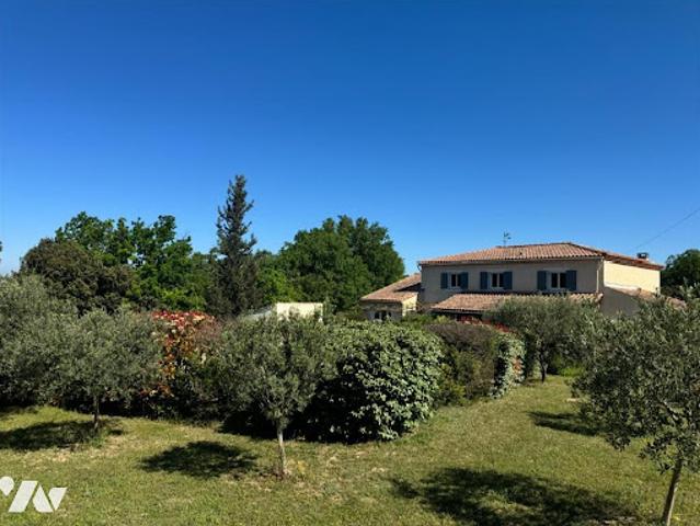 Maison avec piscine et terrasse
