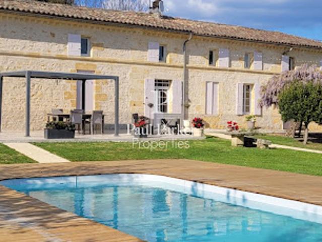 Maison avec piscine et terrasse