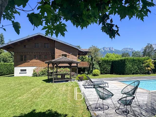 Maison avec piscine et terrasse