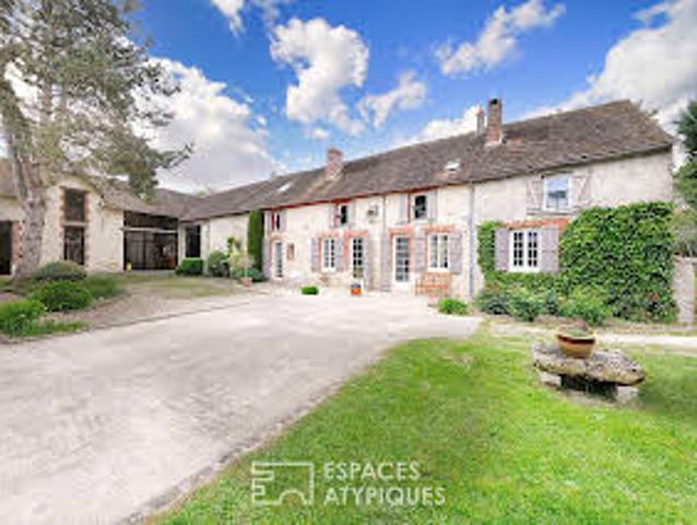 Maison avec piscine et terrasse