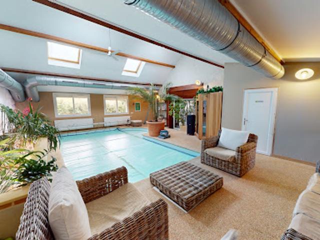 Maison avec piscine et terrasse