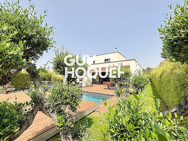 Maison avec piscine et terrasse