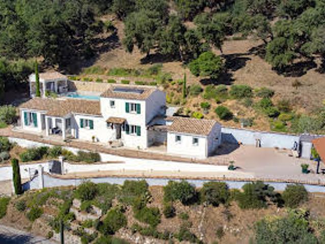 Maison avec piscine et jardin