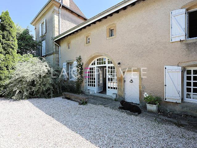 Maison avec piscine et terrasse