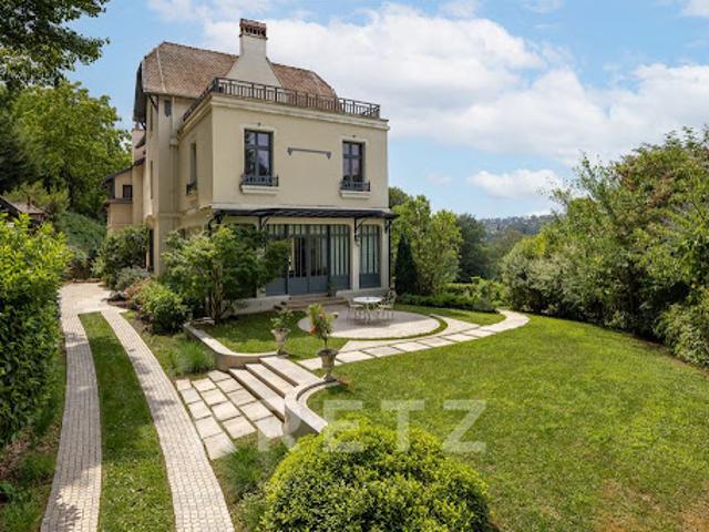 Maison avec piscine et terrasse