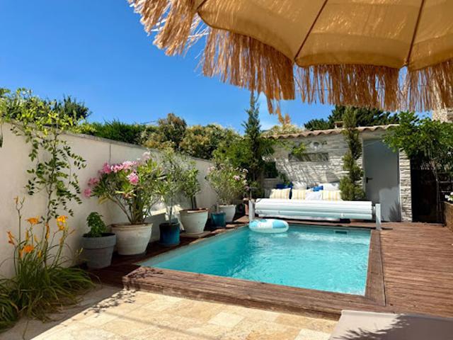 Maison avec piscine et terrasse