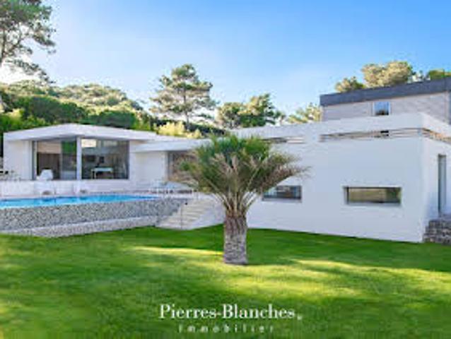 Maison avec piscine et terrasse