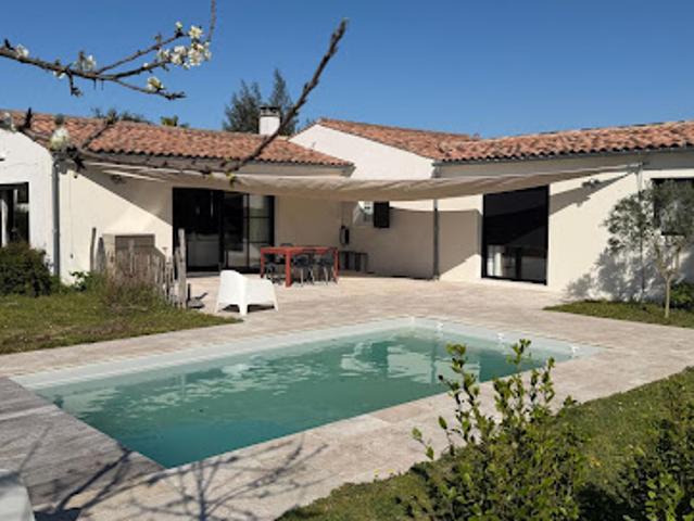 Maison avec piscine et terrasse