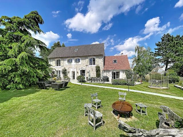 Maison avec piscine et terrasse