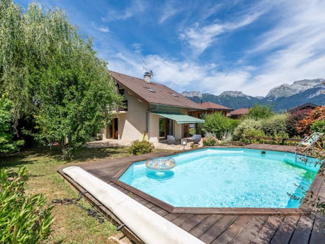 Maison avec piscine et terrasse