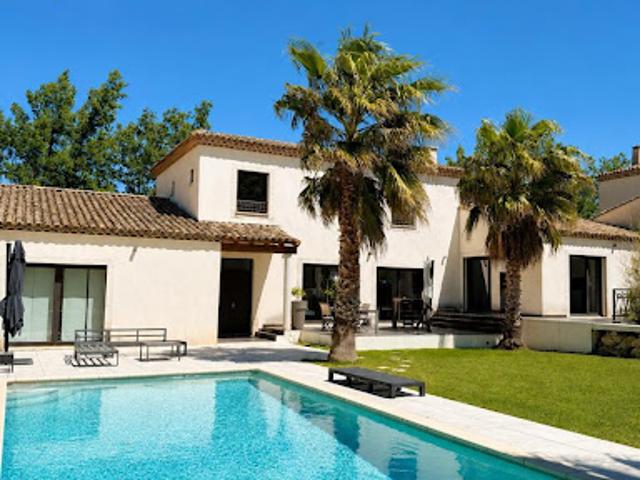 Maison avec piscine et terrasse