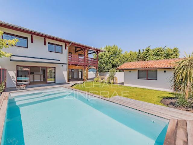 Maison avec piscine et terrasse