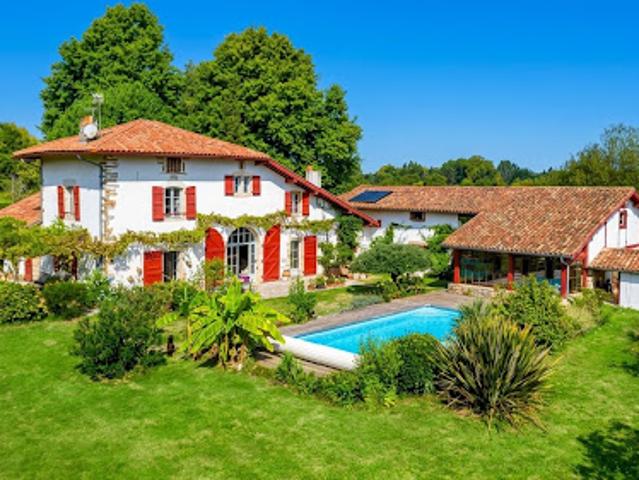 Maison avec piscine et terrasse