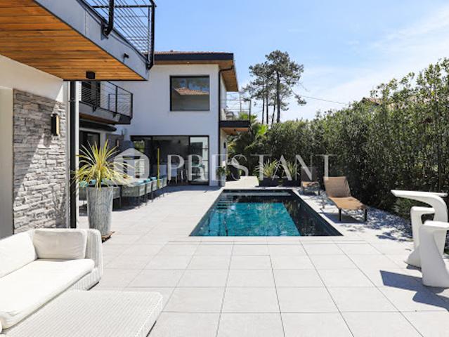 Maison avec piscine et terrasse