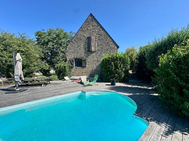 Maison avec piscine et terrasse