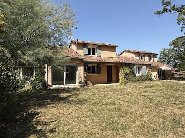 Maison avec piscine et terrasse