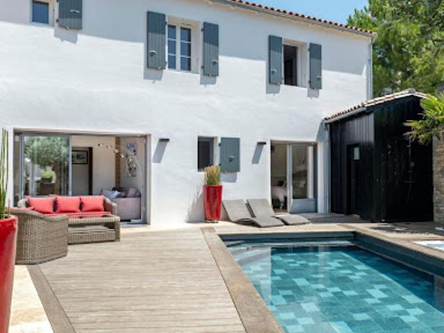 Maison avec piscine et terrasse