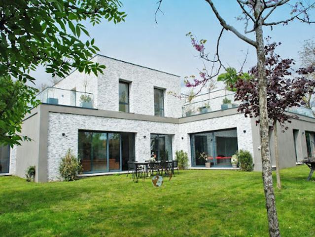 Maison avec piscine et terrasse
