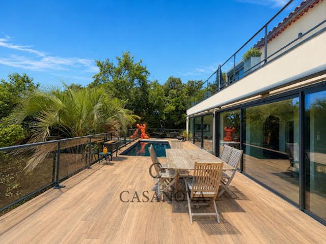 Maison avec piscine et terrasse