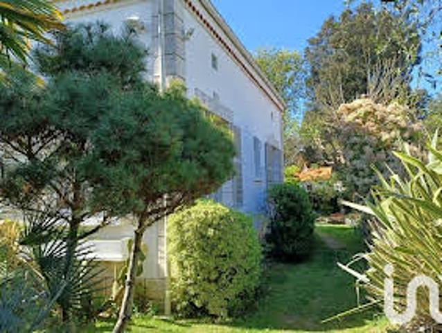 Maison avec piscine et terrasse