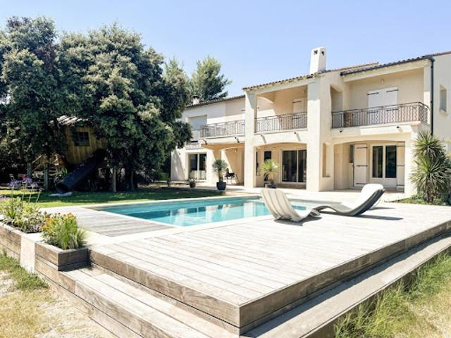 Maison avec piscine et terrasse