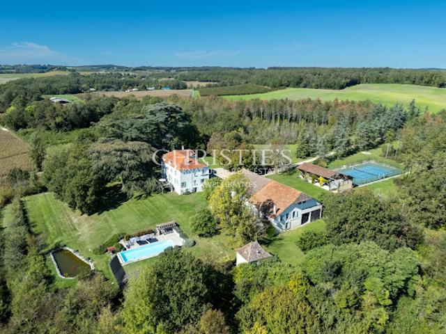 Maison avec piscine et terrasse