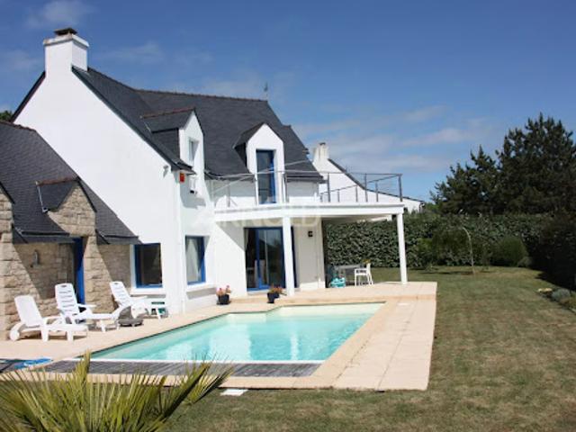 Maison avec piscine et terrasse