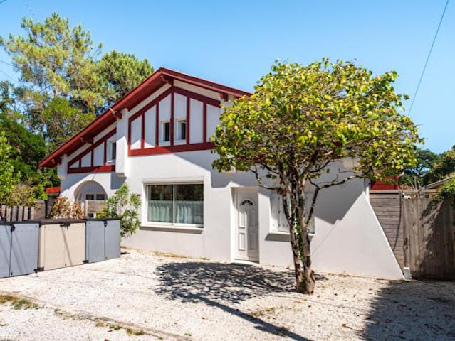 Maison avec piscine et terrasse