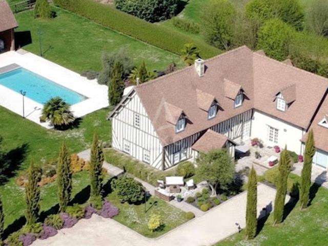 Maison avec piscine et terrasse