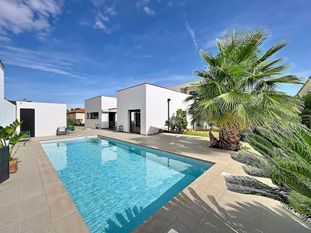 Maison avec piscine et terrasse