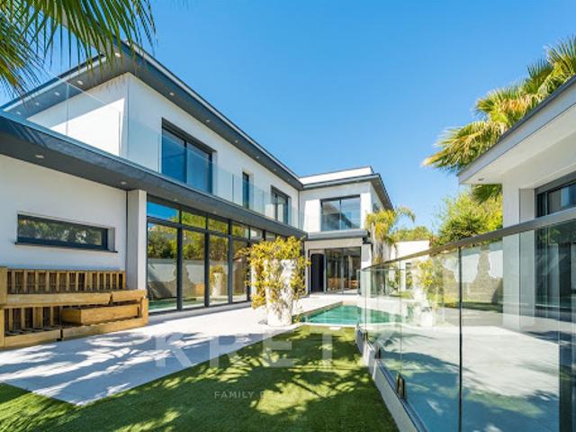 Maison avec piscine et terrasse