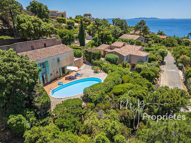Maison avec piscine et terrasse