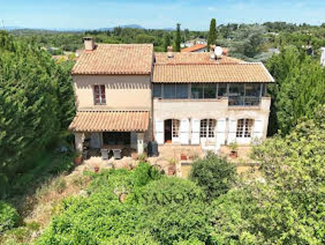Maison avec piscine et terrasse