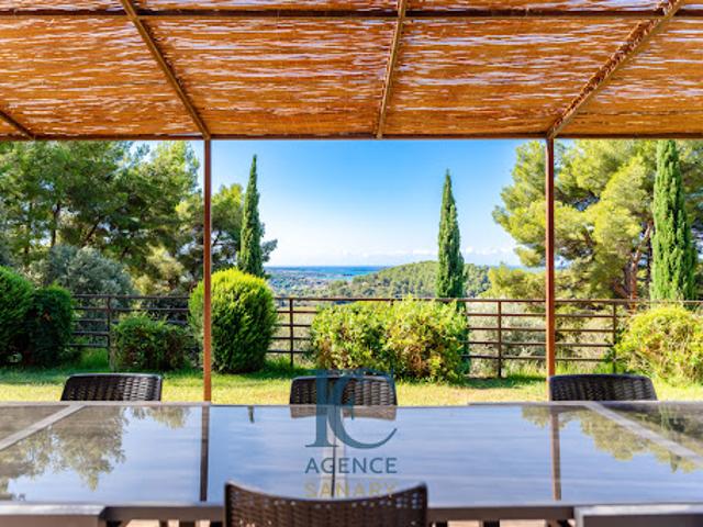 Maison avec piscine et terrasse