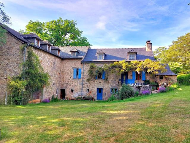 Maison avec piscine et terrasse