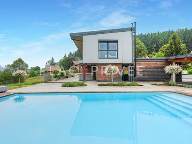Maison avec piscine et terrasse