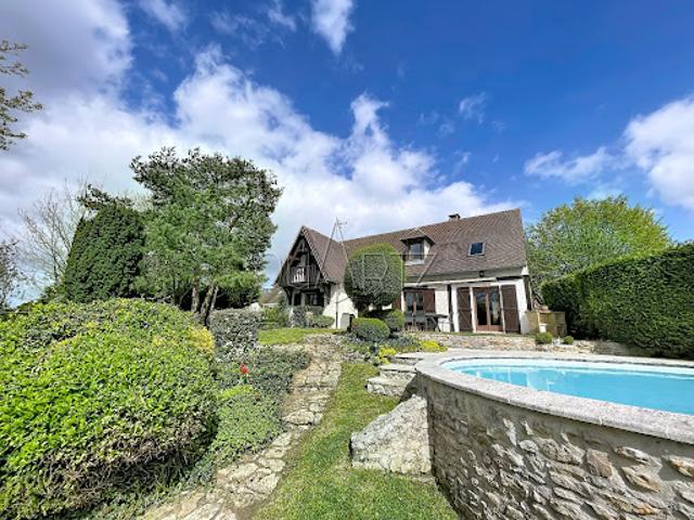Maison avec piscine et terrasse