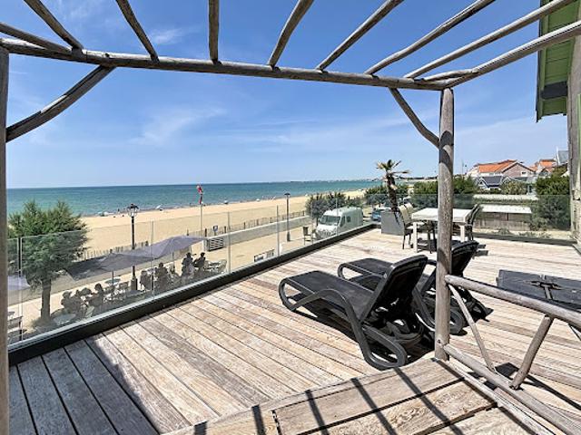 Maison avec piscine et terrasse