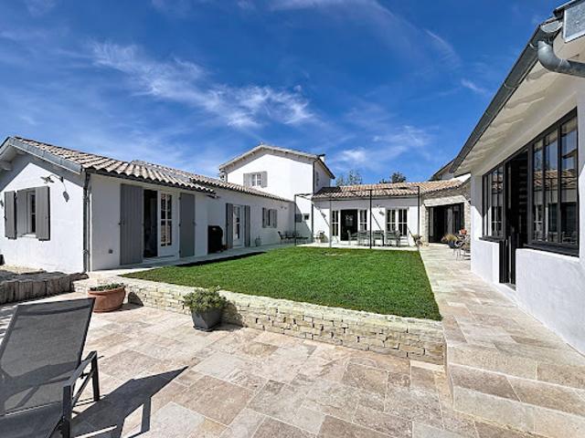 Maison avec piscine et terrasse