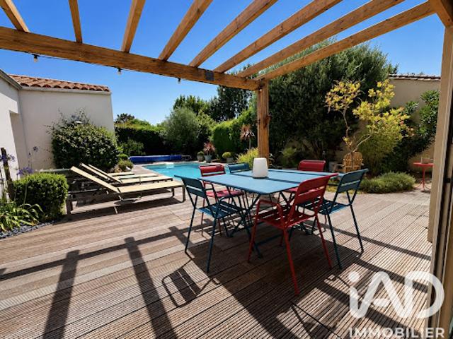 Maison avec piscine et terrasse