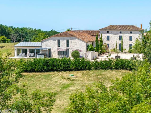 Maison avec piscine et terrasse