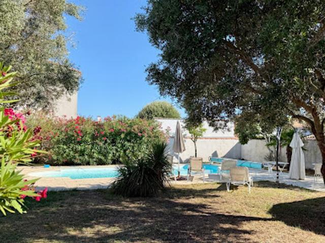 Maison avec piscine et terrasse