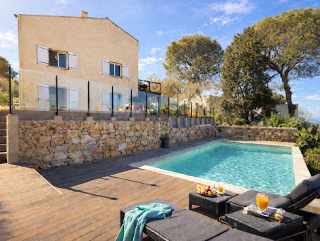 Maison avec piscine et terrasse