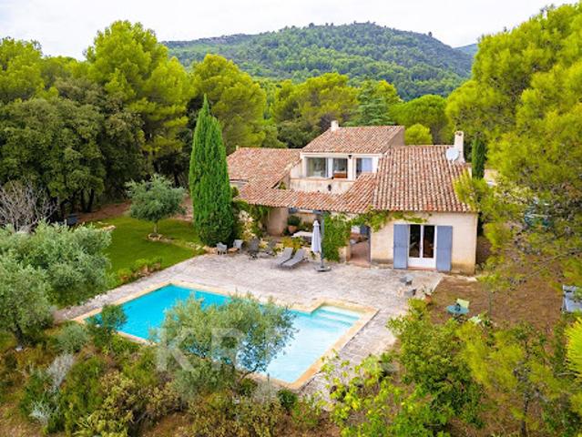 Maison avec piscine et terrasse
