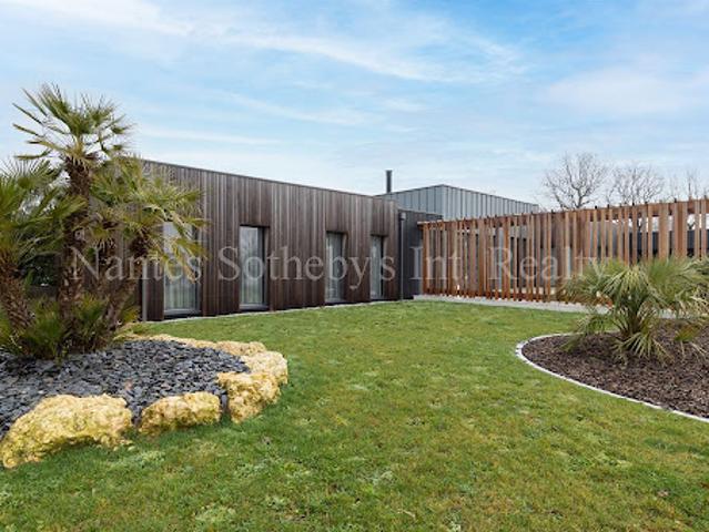 Maison avec piscine et terrasse