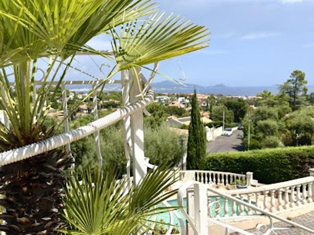 Maison avec piscine et terrasse